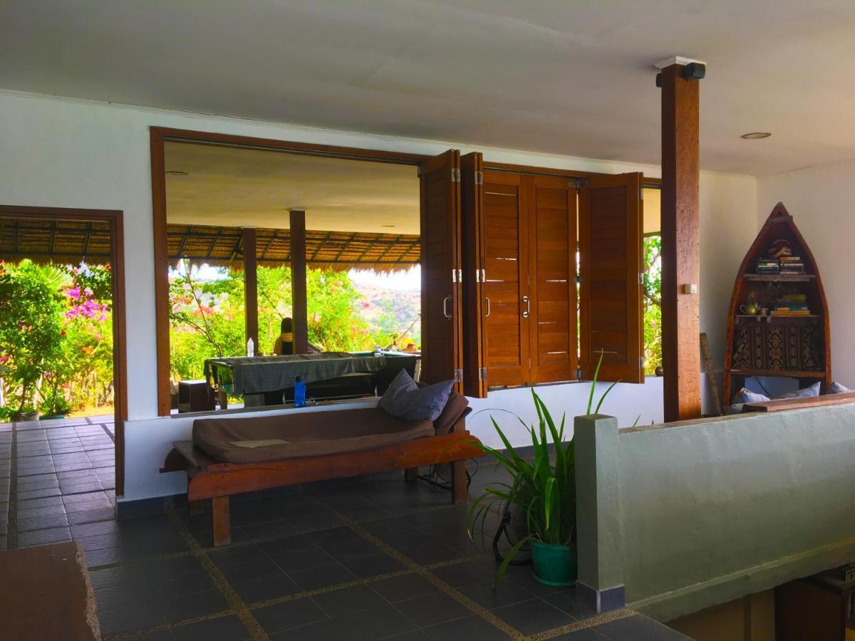 Merdeka House Maluk Exterior foto
