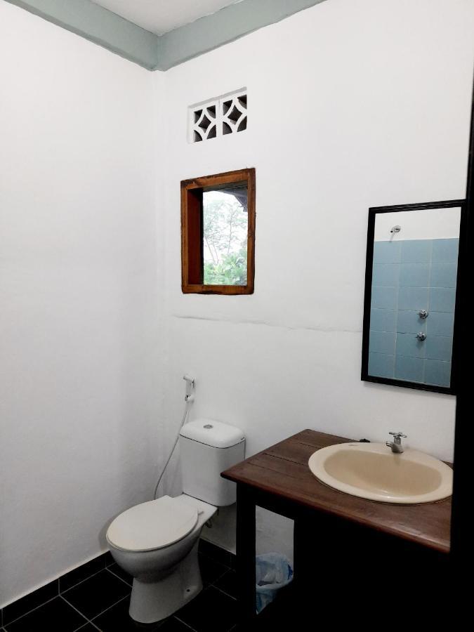 Merdeka House Maluk Exterior foto