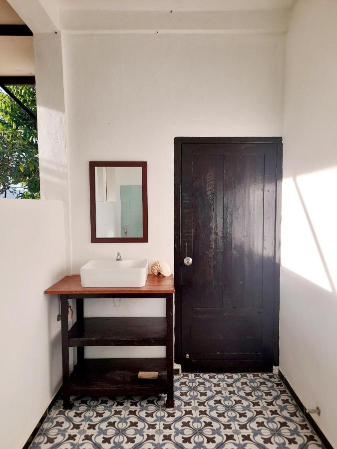 Merdeka House Maluk Exterior foto